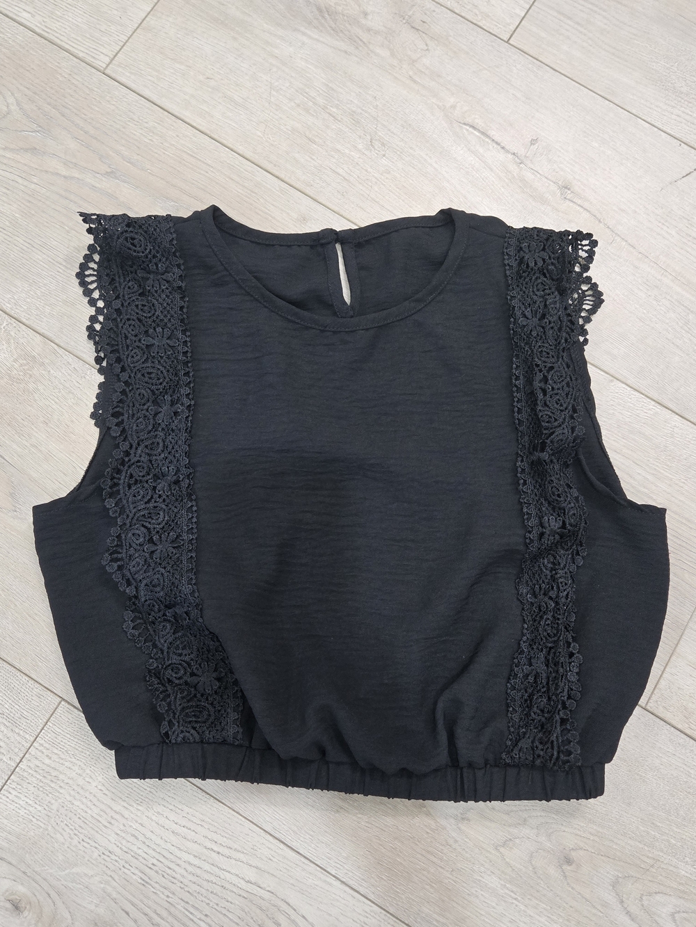 SHEIN Black Lace-Trim Cropped Tank Top